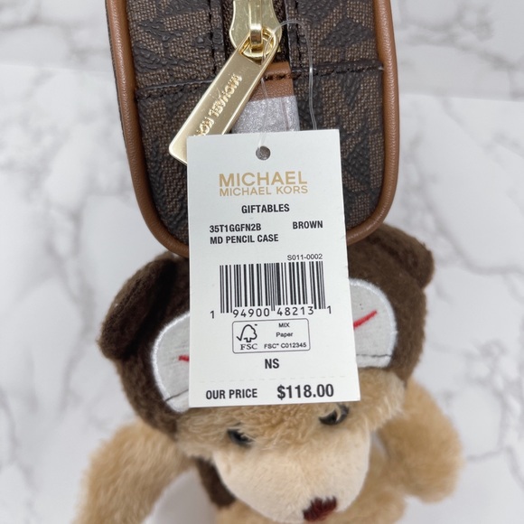 Michael Kors Giftables Medium Pencil Case - Picture 3 of 10